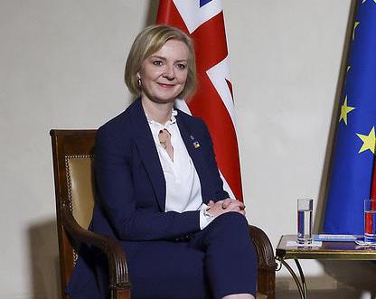 Se disculpa Liz Truss pero advierte no dimitirá