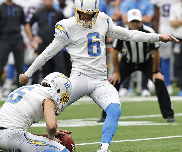 Aniquilan Cargadores a Broncos con cuatro goles de campo