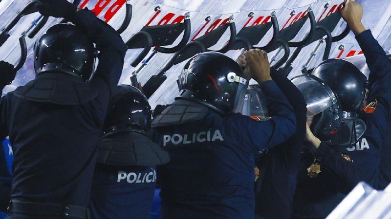 Acusan a policías de matar a aficionado