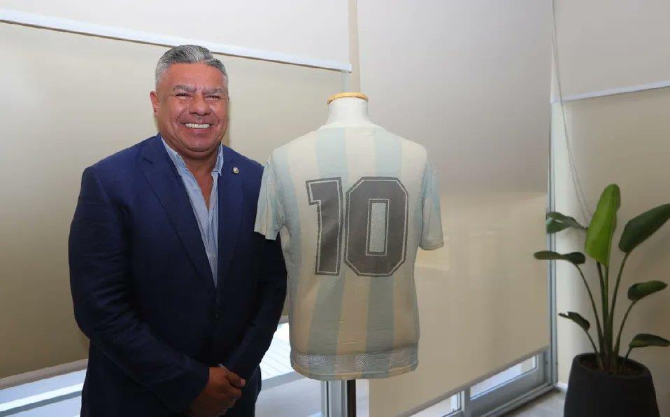 Jersey de Maradona campeón en el 86 vuelve a Argentina
