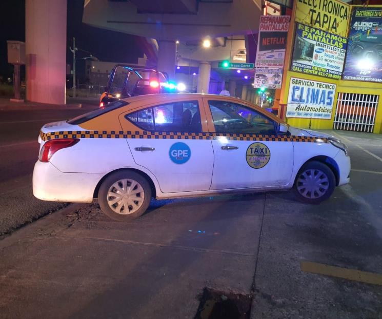 Detienen a taxista por presunto robo agravado en Monterrey
