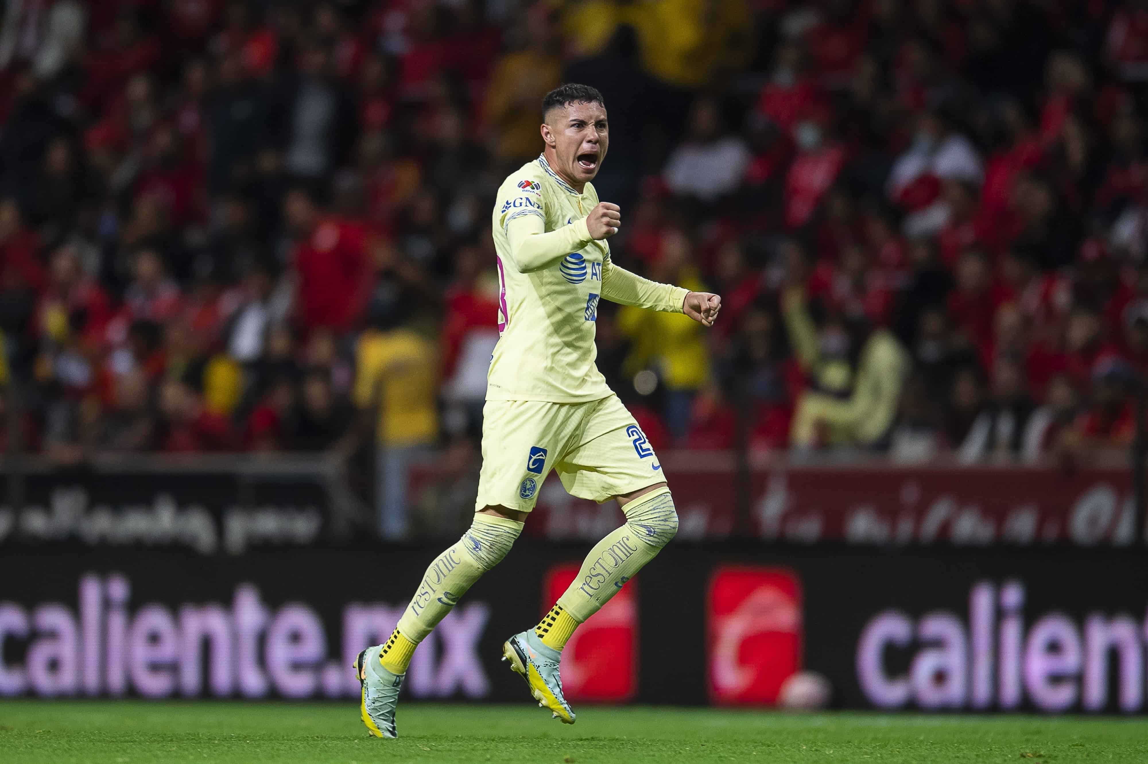 Emilio Lara hace el 2-1.
