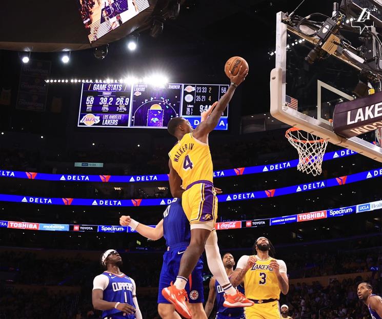Siguen Lakers de capa caída en la NBA