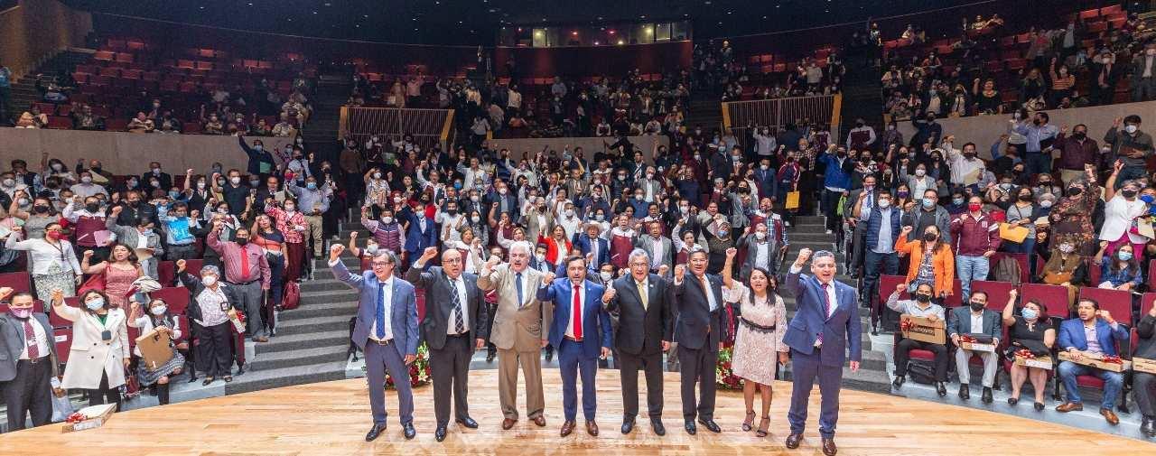 Acuerdan entrega de equipo de cómputo a personal docente