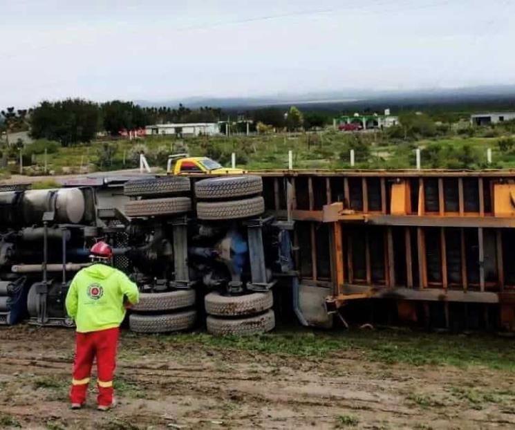 Vuelca tráiler en Galeana