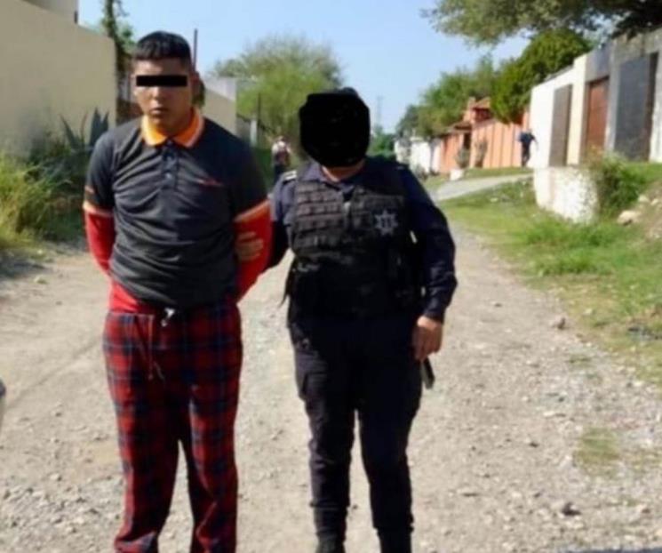 Arrestan a dos hombres por portar arma de fuego y droga