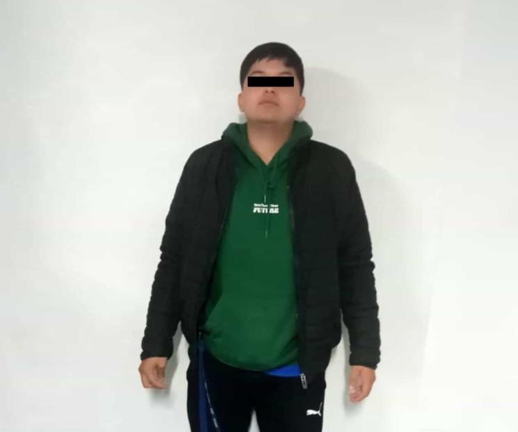 Detienen a repartidor por no portar casco, le hallan droga