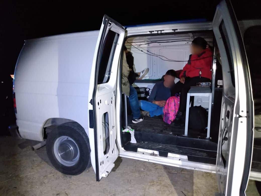 El sueño americano de al menos 62 migrantes se vio truncado al ser sorprendidos por elementos de Fuerza Civil quienes los aseguraron, en Los Ramones