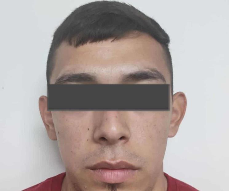 Le notifican orden de aprehensión por homicidio calificado