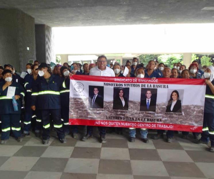 Protestan trabajadores de Simeprode en Congreso