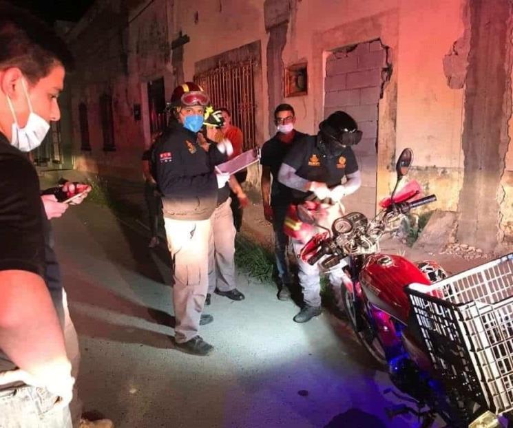 Resulta herido tras derrapar moto