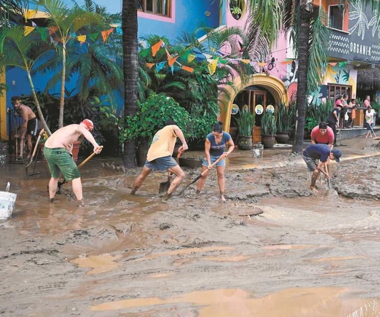 Mueren 3 en Nayarit tras paso de huracán ‘Roslyn’