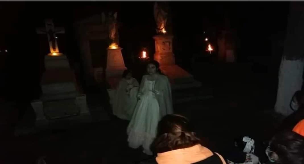 Así son los recorridos nocturnos por el Panteón La Soledad