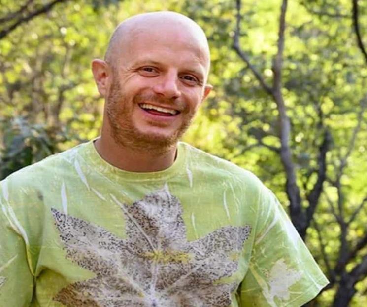 Facundo reta a la censura y aparece desnudo en redes