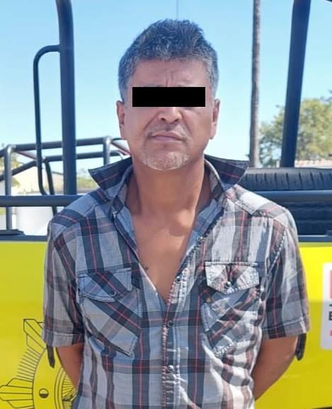 Golpea a policía de Monterrey; cae
