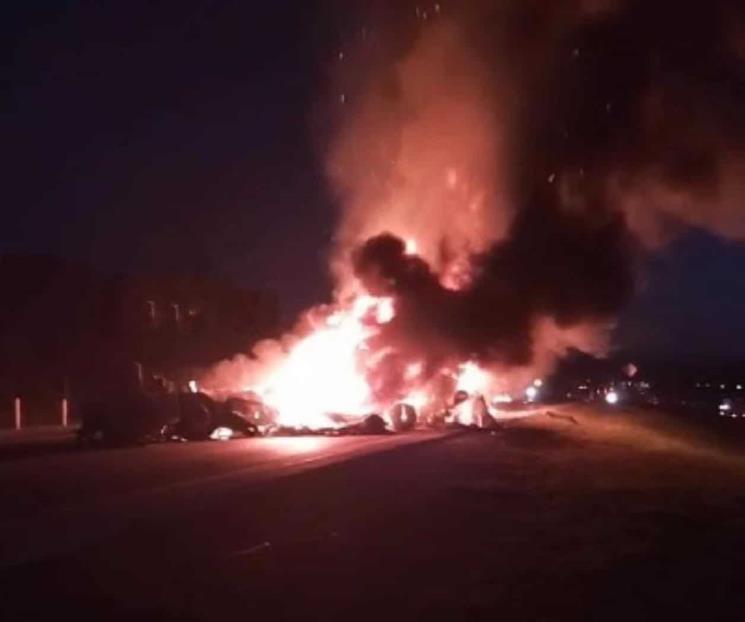 Se incendia tráiler en Dr. Arroyo