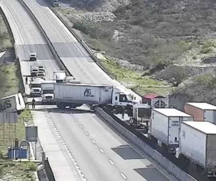 Se registra carambola sobre  Autopista Monterrey-Saltillo