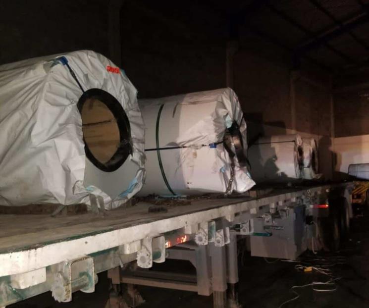 Recuperan camión de plataforma que había sido robado