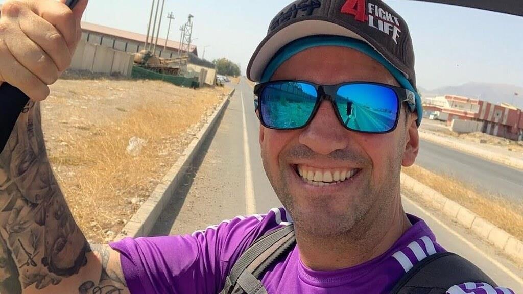 Viajaba a pie a sede del Mundial y está en la cárcel