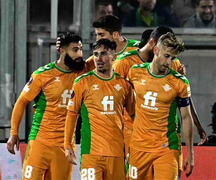 Gana Betis de Guardado y lideran grupo en UEL