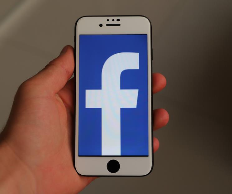 Facebook borra 1.8 billones de pesos