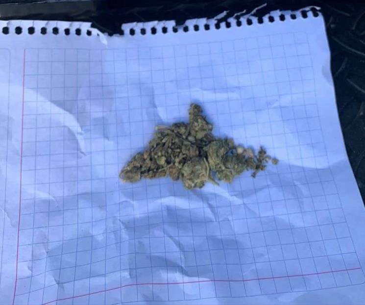 Sorprenden a estudiantes con droga