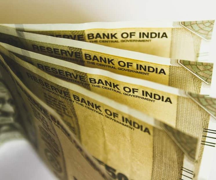 Rupia india le gana al peso mexicano