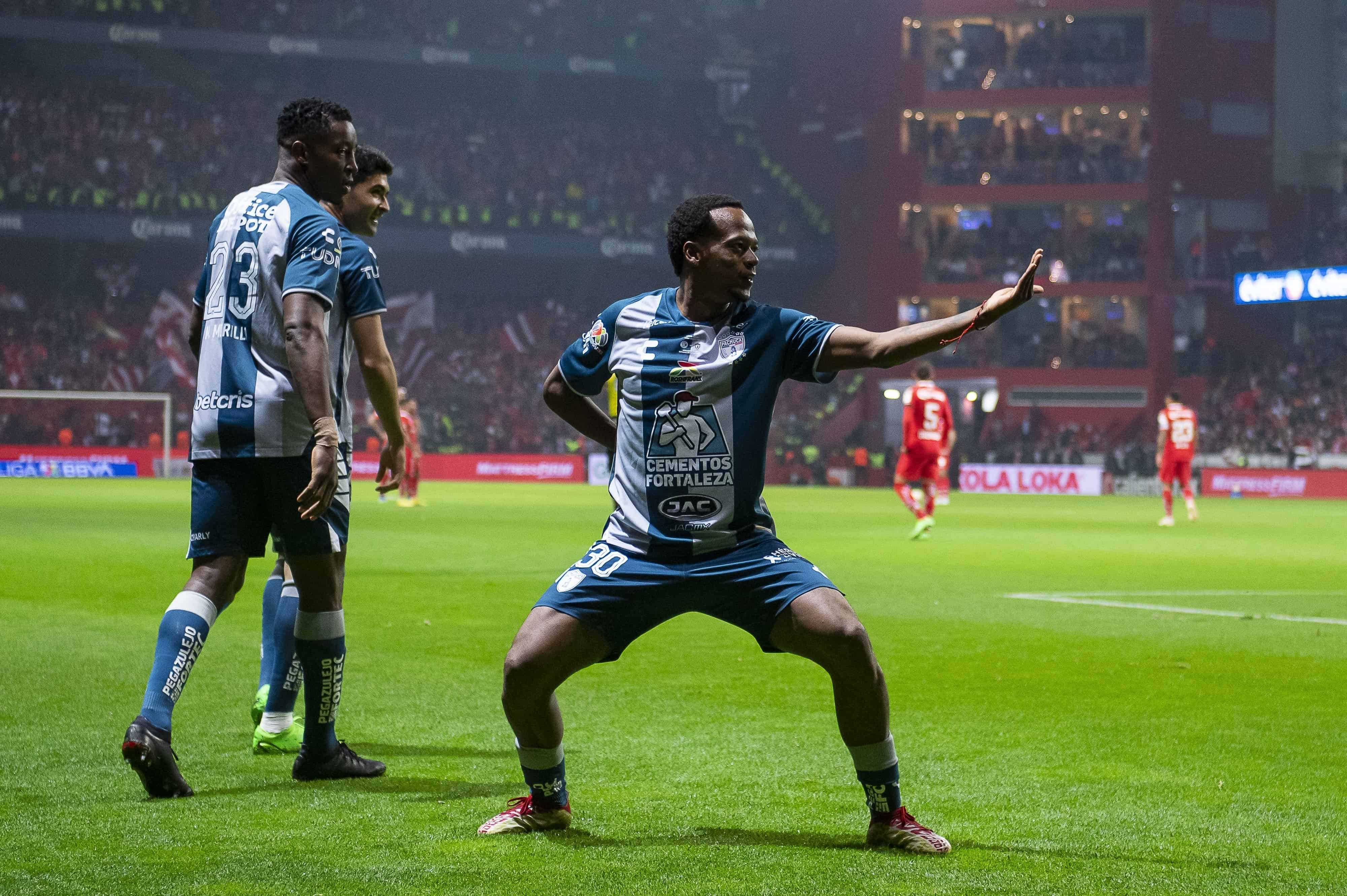 Romario Ibarra hace doblete.