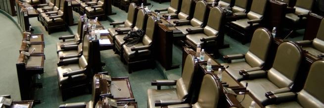  Legisladores toman puente de 7 días por Día de Muertos