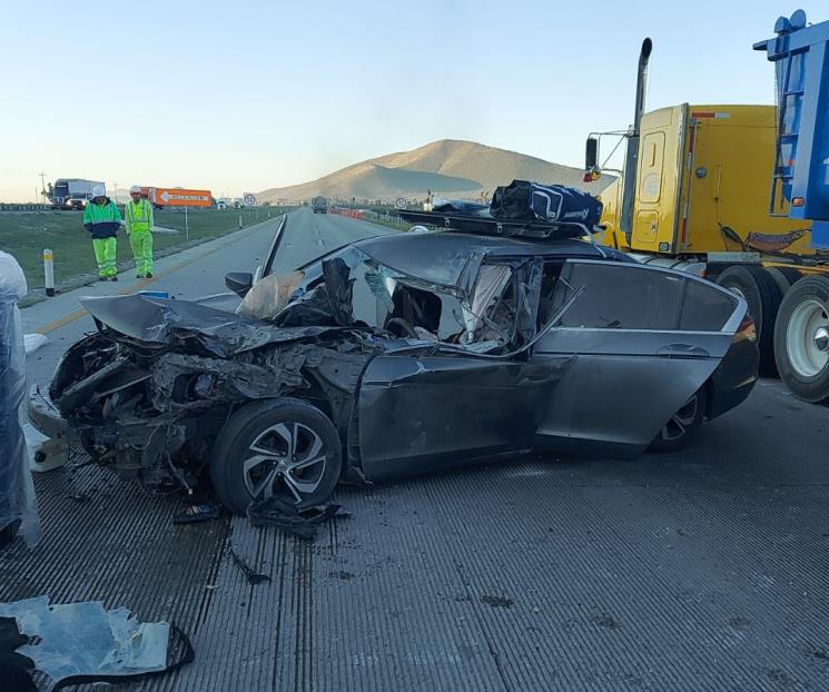 Choca camión de personal con tráiler hay 14 heridos
