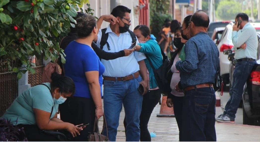 Padres de alumnos intoxicados en Bochil exigen resultados