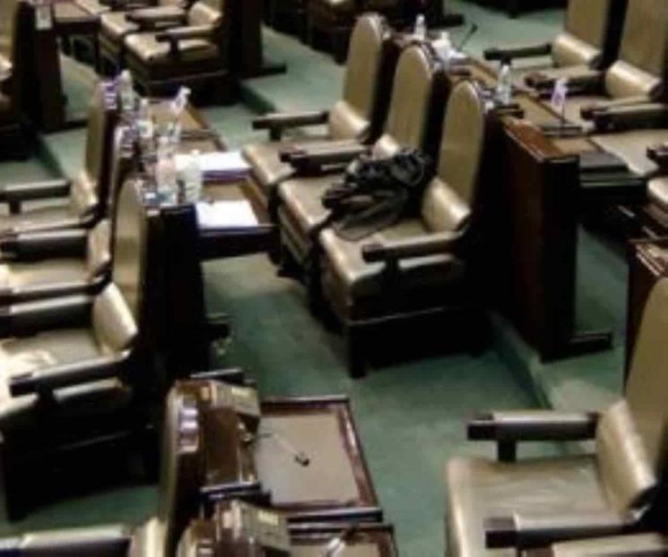 Legisladores toman puente de 7 días por Día de Muertos