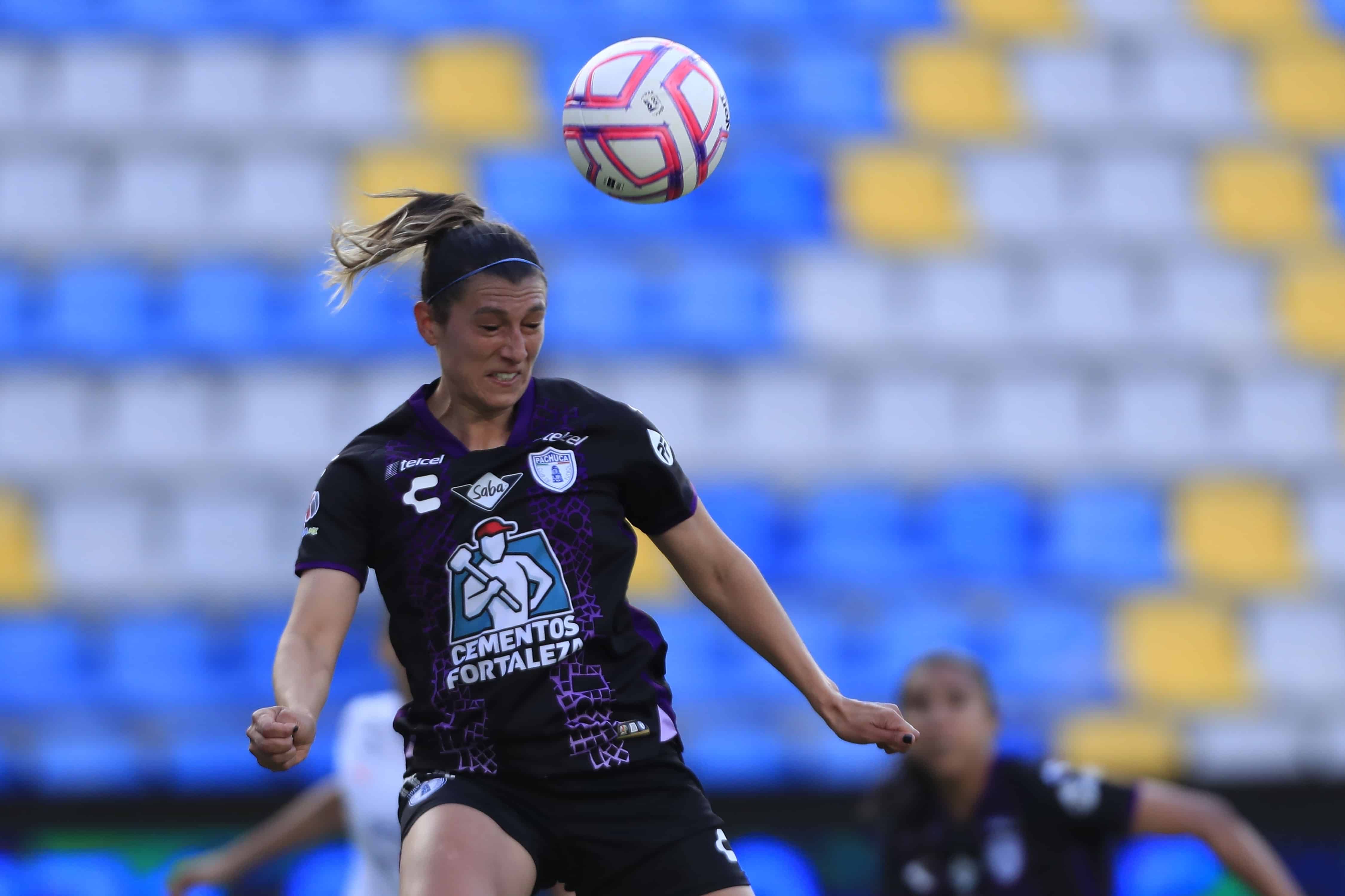Mónica Alvarado hace el 1-1.