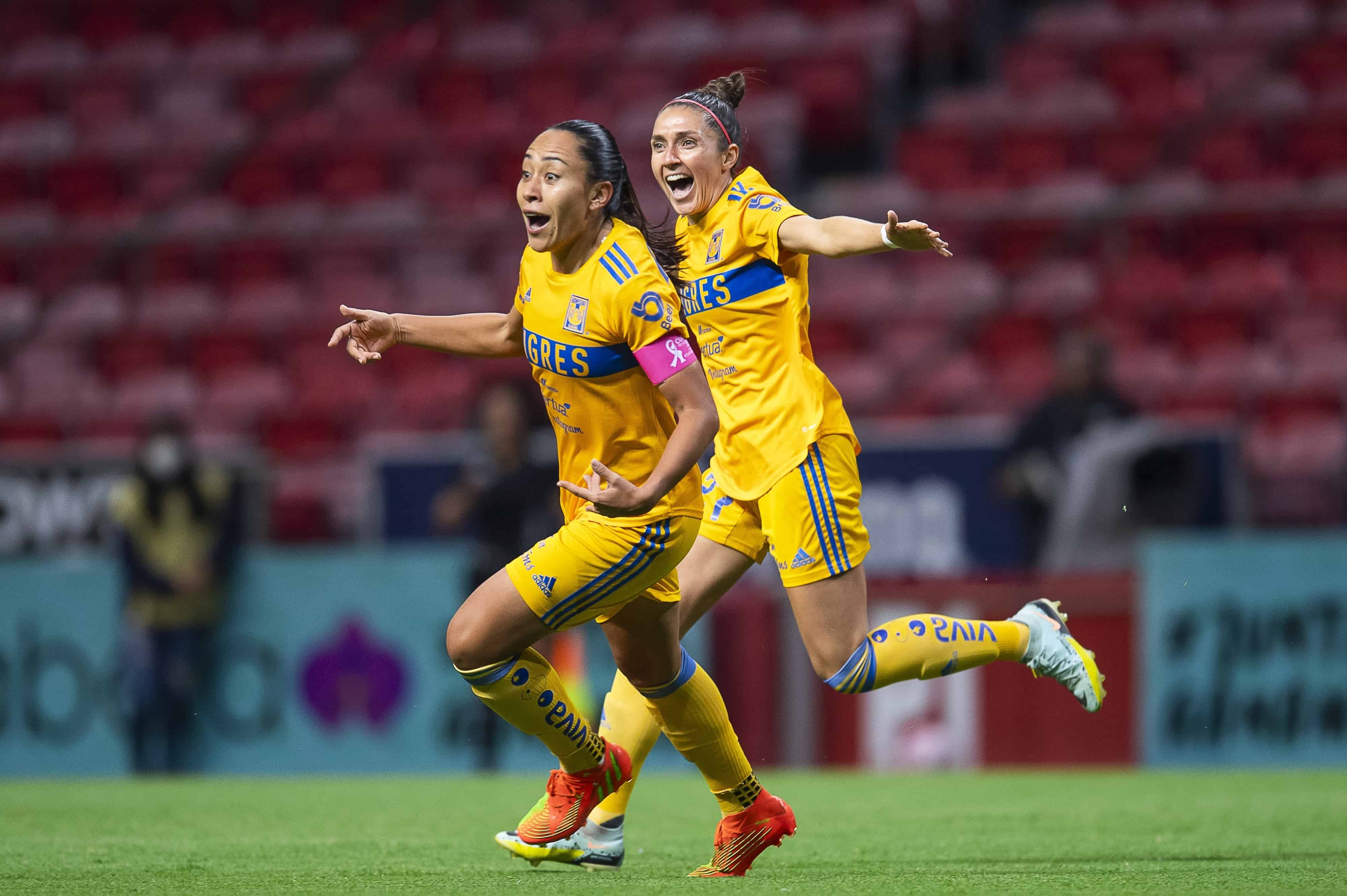 Liliana Mercado hace el 1-0.