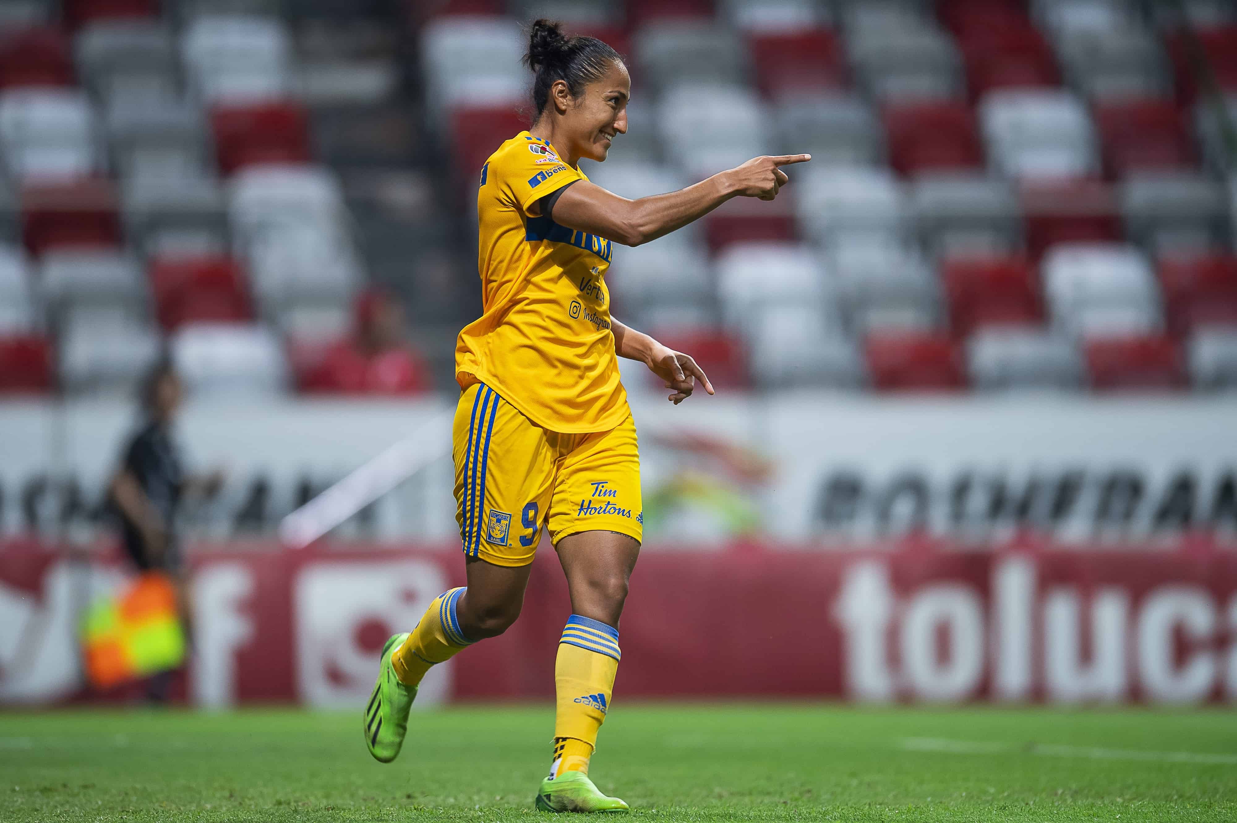 Stephany Mayor sentencia el partido.