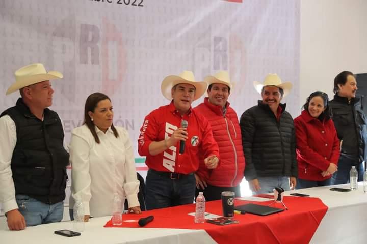 Se reúne Alito con militantes de municipios rurales de NL