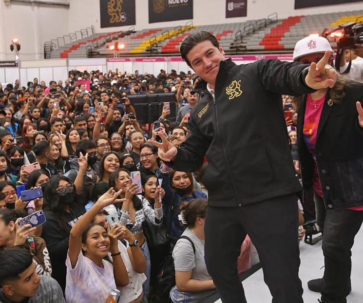 Pide Samuel a jóvenes uso moderado de redes sociales