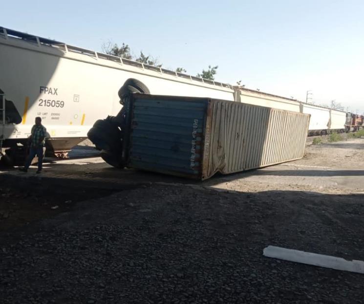 Embiste el tren dos tráileres