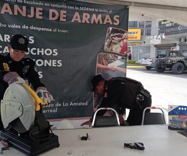Cambian armas por vales de despensa