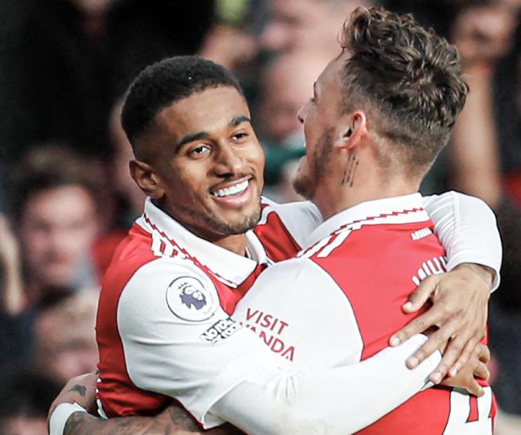 Golea Arsenal y recuperan liderato en Inglaterra