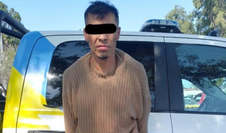 Detienen a hombre tras asaltar una tienda de conveniencia