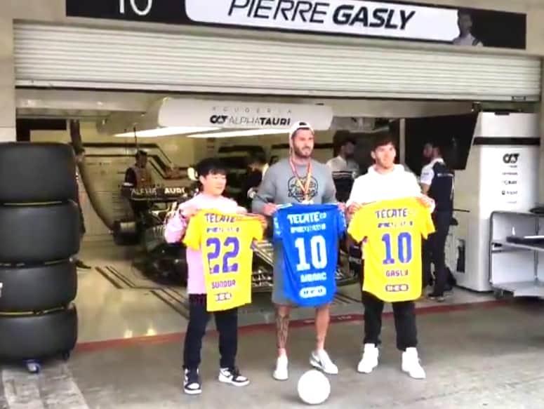 Regala Gignac jerseys de Tigres a pilotos de Alpha Tauri