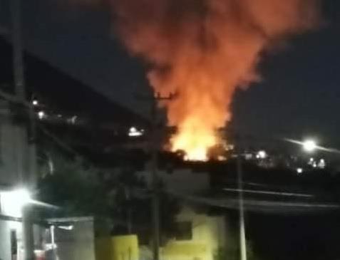 Reportan grave a abuelito atrapado en incendio