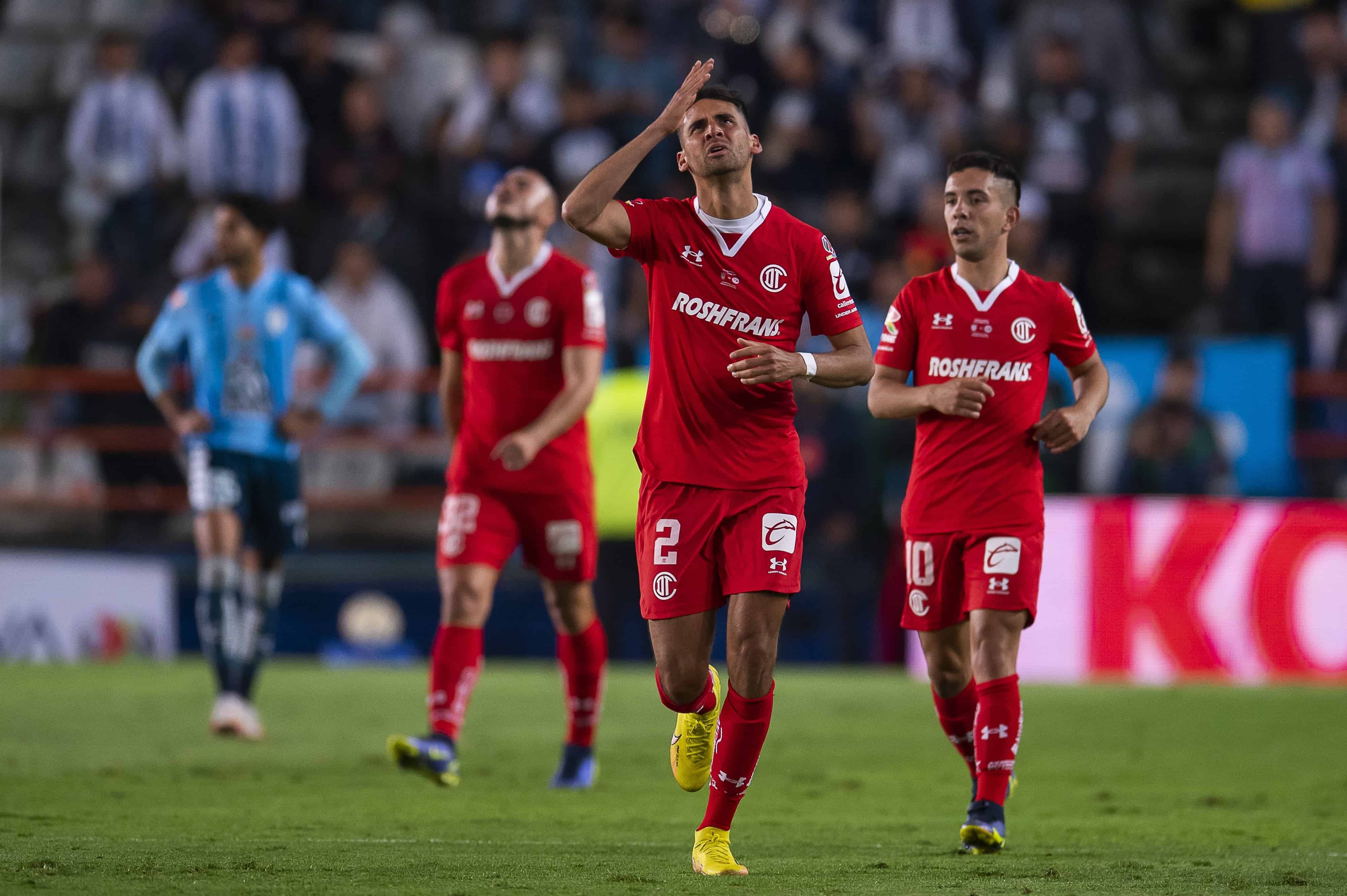 Raúl López hace el 1-0.