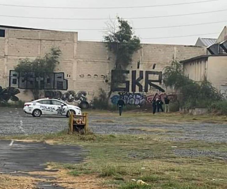 Hallan cadáver en estacionamiento del Far West