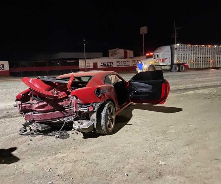 Destroza auto deportivo