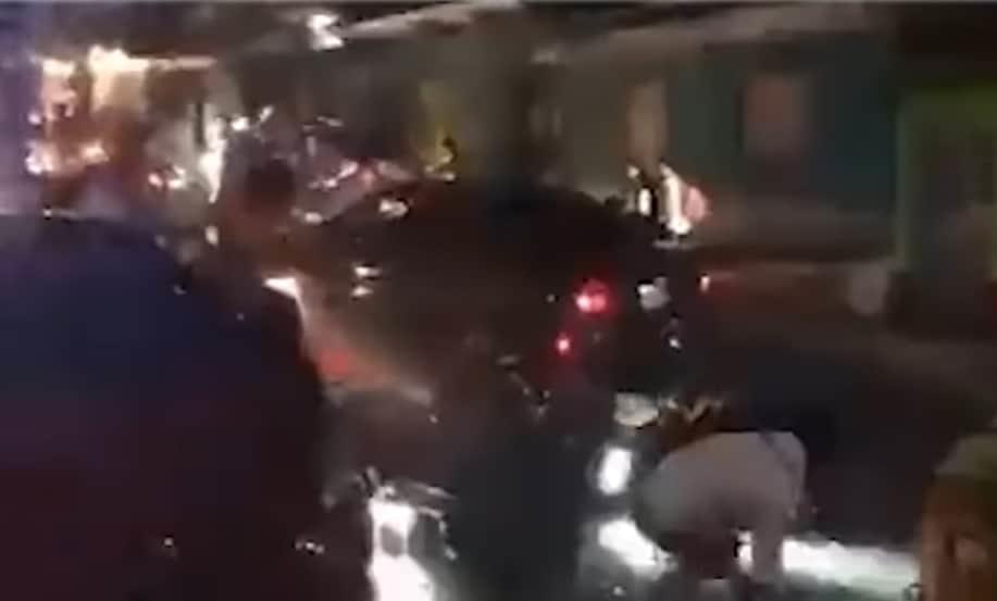 Auto arrolla a motociclistas que realizaban caravana