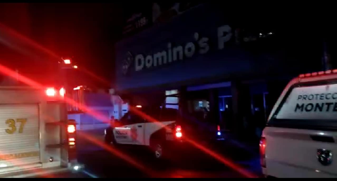 Una pizzería de la Colonia Mitras Centro se incendió, sin que se reportaran lesionados