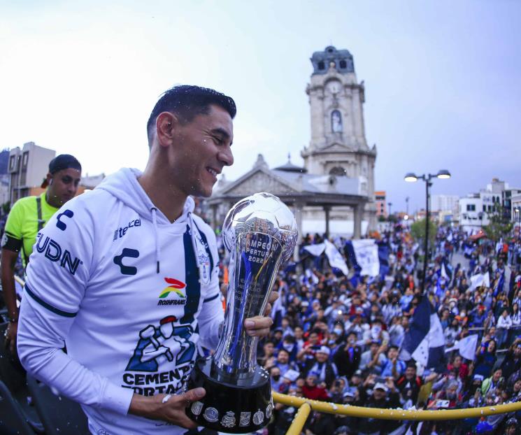 Pachuca entero se rinde ante el campeón