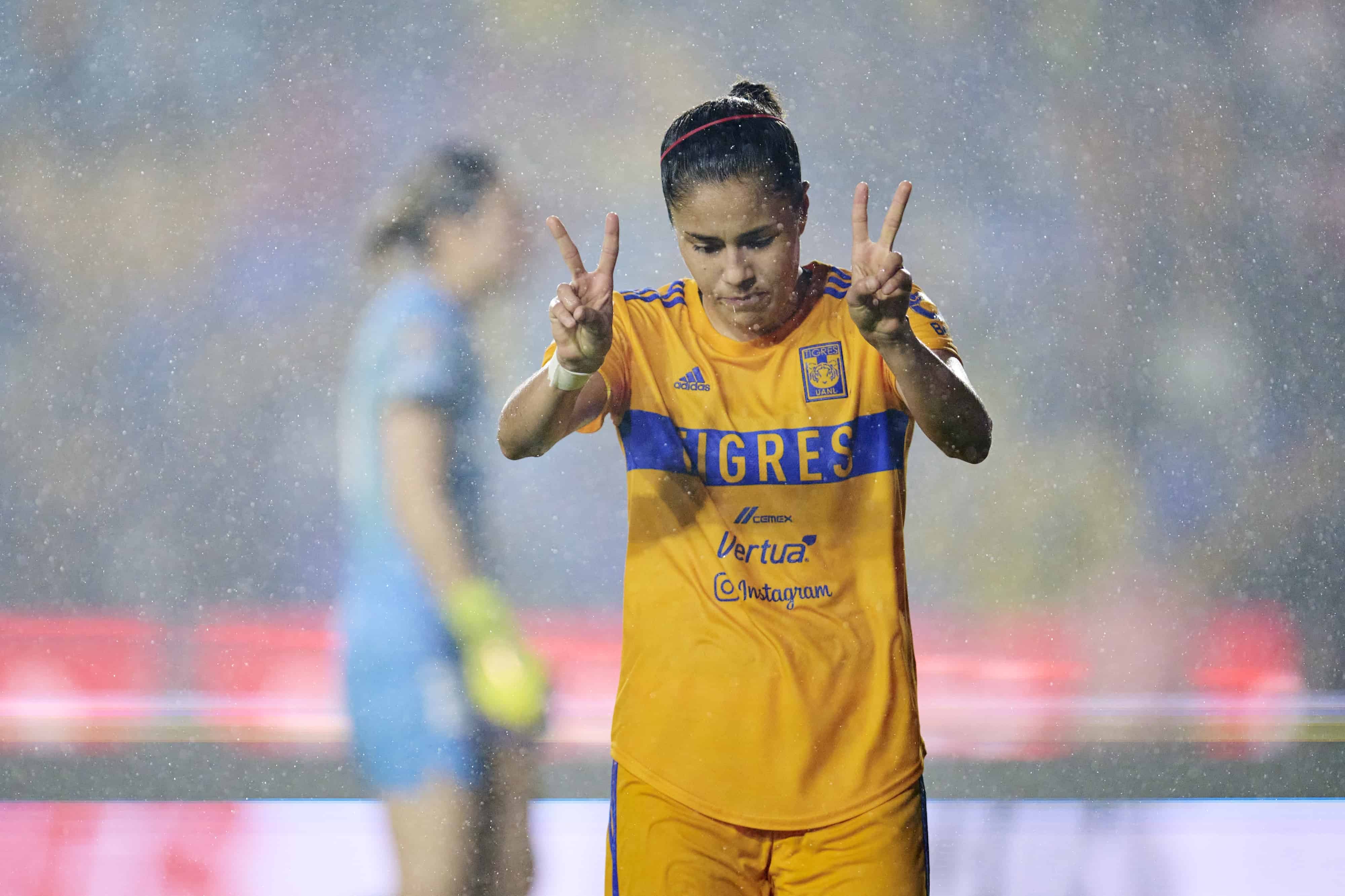 Lizbeth Ovalle sentencia el encuentro 5-0.